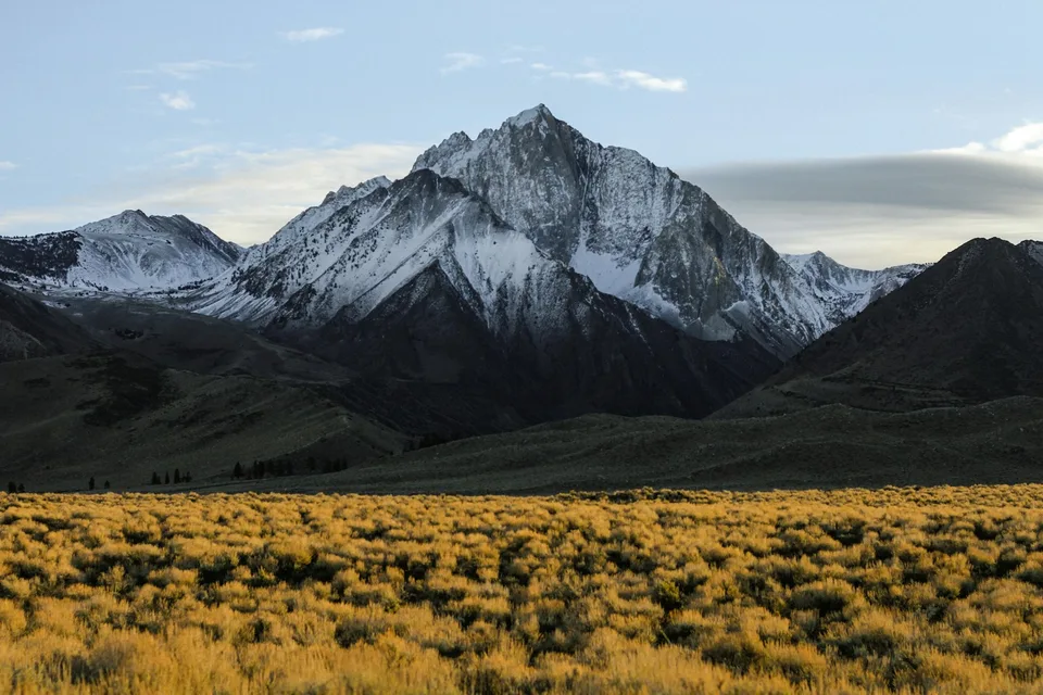 Demo image: Rugged terrain in soft light. Placeholder for the PERU album.